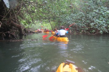 group kayaking on the wailua river